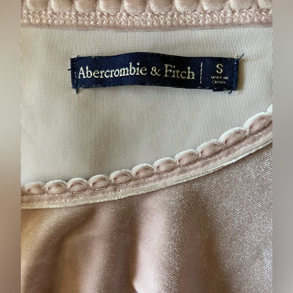 Abercrombie & Fitch velvety top🌸 - Picture 5 of 5